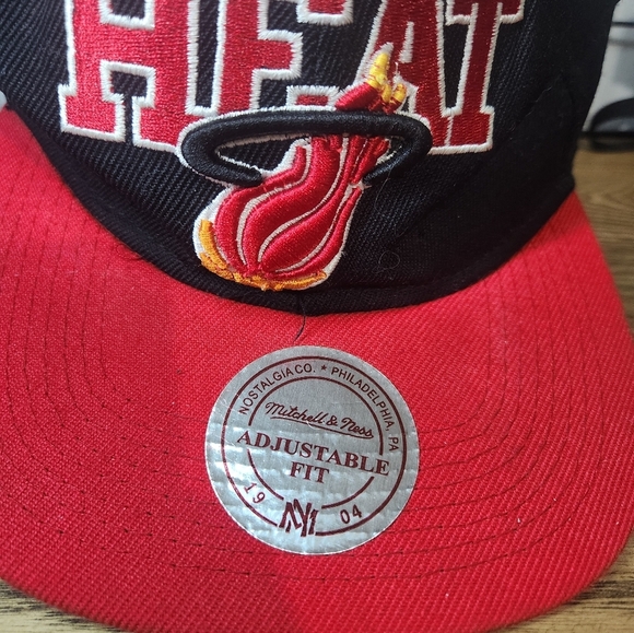 Miami Heat Snapback NBA Mitchell And Ness Hardwood classics - Picture 2 of 6